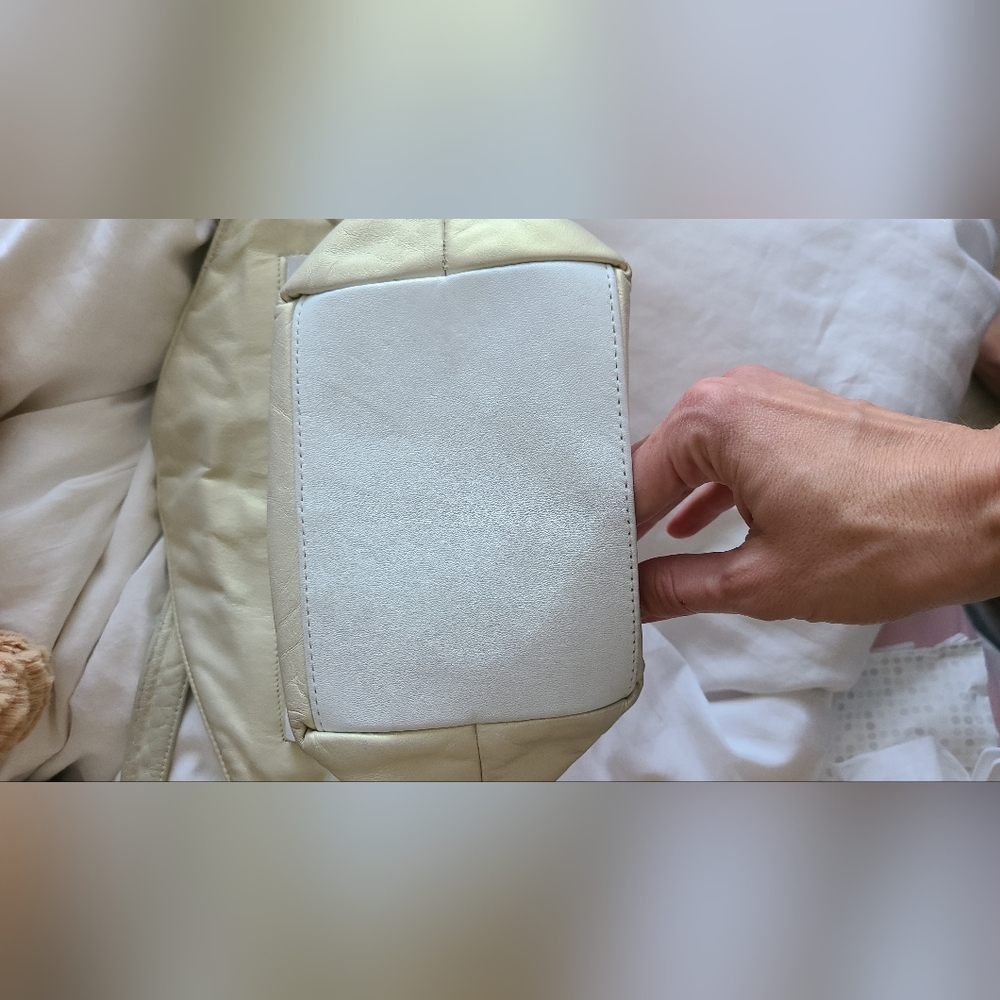 White And Champagne Colored Genuine Leather Bag. - Picture 5 of 7
